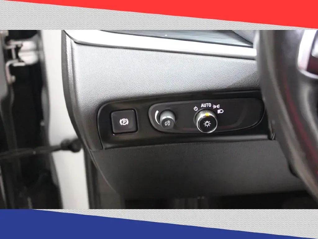 2019 Buick Enclave Essence FWD (5GAERBKW6KJ) with an 3.6L V6 DOHC 24V engine, 9A transmission, located at 5170 N La Cholla Blvd, Tucson, AZ, 85705, (520) 989-0282, 32.228245, -111.011742 - Explore the open road in style and comfort with the 2019 Buick Enclave Essence FWD, perfect for families or those with an active lifestyle! Whether you're planning a weekend getaway with family or commuting daily, this spacious SUV, available at Goliath Auto Sales in Tucson, AZ, is designed to meet - Photo#13