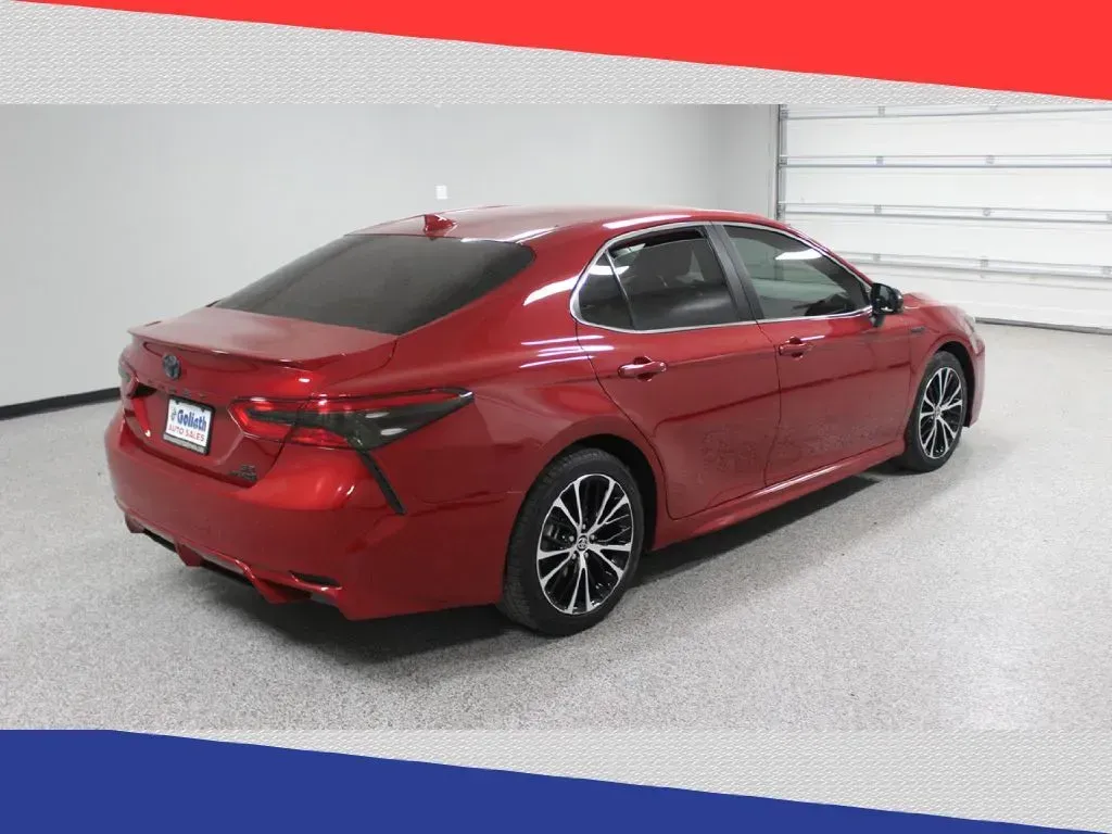 2020 Toyota Camry Hybrid SE (4T1G31AK2LU) with an 2.5L L4 DOHC 16V HYBRID engine, CVT transmission, located at 5170 N La Cholla Blvd, Tucson, AZ, 85705, (520) 989-0282, 32.228245, -111.011742 - **Elevate Your Commute with the 2020 Toyota Camry Hybrid SE at Goliath Auto Sales!**<br /> <br /> Are you ready to enhance your daily drive with a reliable, stylish, and fuel-efficient sedan? Look no further than the stunning 2020 Toyota Camry Hybrid SE available at Goliath Auto Sales, located at 51 - Photo#2