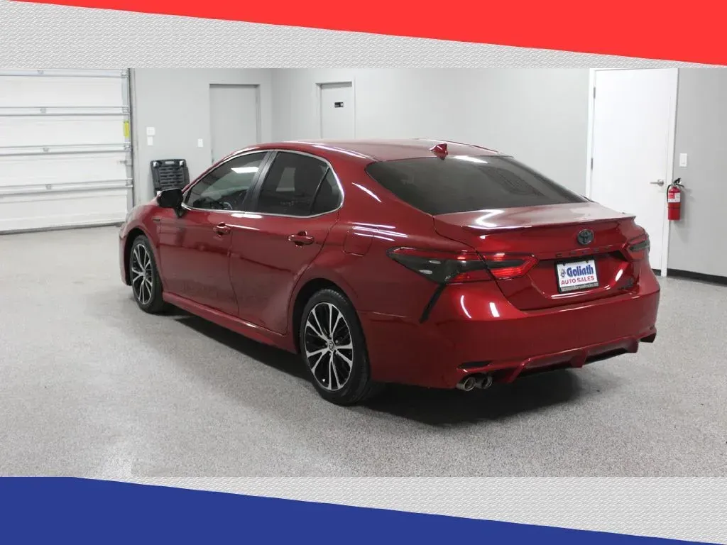 2020 Toyota Camry Hybrid SE (4T1G31AK2LU) with an 2.5L L4 DOHC 16V HYBRID engine, CVT transmission, located at 5170 N La Cholla Blvd, Tucson, AZ, 85705, (520) 989-0282, 32.228245, -111.011742 - **Elevate Your Commute with the 2020 Toyota Camry Hybrid SE at Goliath Auto Sales!**<br /> <br /> Are you ready to enhance your daily drive with a reliable, stylish, and fuel-efficient sedan? Look no further than the stunning 2020 Toyota Camry Hybrid SE available at Goliath Auto Sales, located at 51 - Photo#4