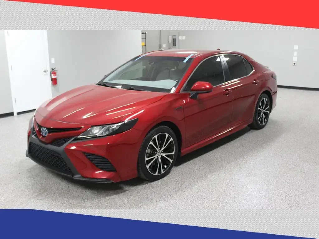 2020 Toyota Camry Hybrid SE (4T1G31AK2LU) with an 2.5L L4 DOHC 16V HYBRID engine, CVT transmission, located at 5170 N La Cholla Blvd, Tucson, AZ, 85705, (520) 989-0282, 32.228245, -111.011742 - **Elevate Your Commute with the 2020 Toyota Camry Hybrid SE at Goliath Auto Sales!**<br /> <br /> Are you ready to enhance your daily drive with a reliable, stylish, and fuel-efficient sedan? Look no further than the stunning 2020 Toyota Camry Hybrid SE available at Goliath Auto Sales, located at 51 - Photo#6