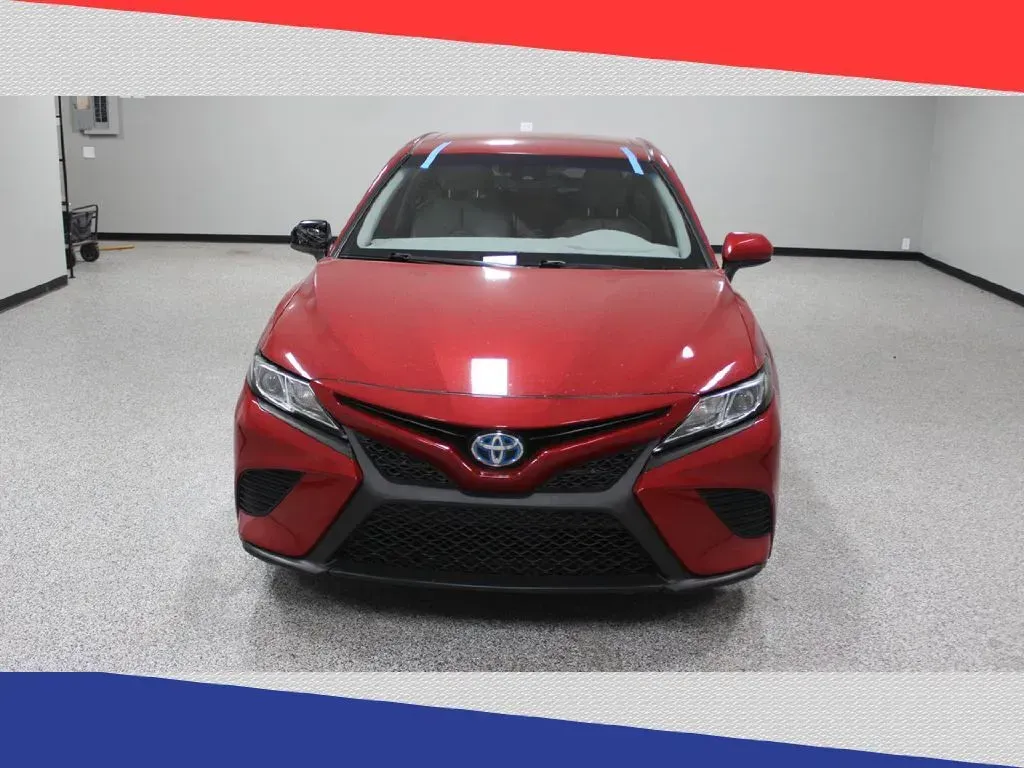 2020 Toyota Camry Hybrid SE (4T1G31AK2LU) with an 2.5L L4 DOHC 16V HYBRID engine, CVT transmission, located at 5170 N La Cholla Blvd, Tucson, AZ, 85705, (520) 989-0282, 32.228245, -111.011742 - **Elevate Your Commute with the 2020 Toyota Camry Hybrid SE at Goliath Auto Sales!**<br /> <br /> Are you ready to enhance your daily drive with a reliable, stylish, and fuel-efficient sedan? Look no further than the stunning 2020 Toyota Camry Hybrid SE available at Goliath Auto Sales, located at 51 - Photo#7