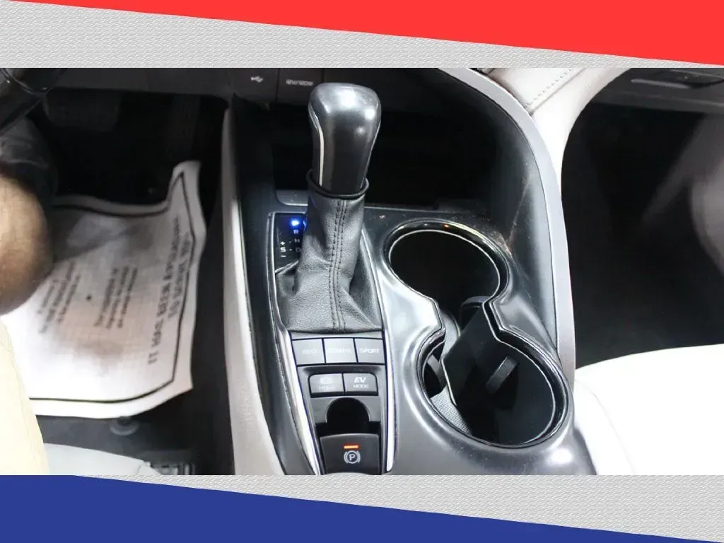 2020 Toyota Camry Hybrid SE (4T1G31AK2LU) with an 2.5L L4 DOHC 16V HYBRID engine, CVT transmission, located at 5170 N La Cholla Blvd, Tucson, AZ, 85705, (520) 989-0282, 32.228245, -111.011742 - **Elevate Your Commute with the 2020 Toyota Camry Hybrid SE at Goliath Auto Sales!**<br /> <br /> Are you ready to enhance your daily drive with a reliable, stylish, and fuel-efficient sedan? Look no further than the stunning 2020 Toyota Camry Hybrid SE available at Goliath Auto Sales, located at 51 - Photo#20