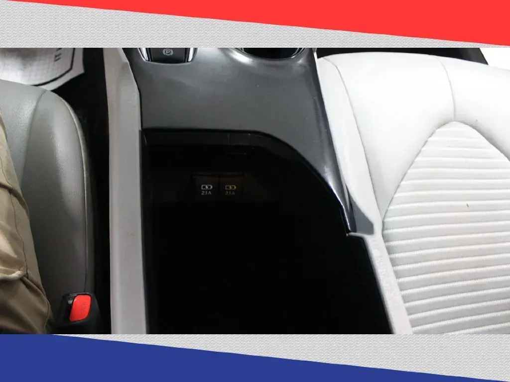 2020 Toyota Camry Hybrid SE (4T1G31AK2LU) with an 2.5L L4 DOHC 16V HYBRID engine, CVT transmission, located at 5170 N La Cholla Blvd, Tucson, AZ, 85705, (520) 989-0282, 32.228245, -111.011742 - **Elevate Your Commute with the 2020 Toyota Camry Hybrid SE at Goliath Auto Sales!**<br /> <br /> Are you ready to enhance your daily drive with a reliable, stylish, and fuel-efficient sedan? Look no further than the stunning 2020 Toyota Camry Hybrid SE available at Goliath Auto Sales, located at 51 - Photo#21