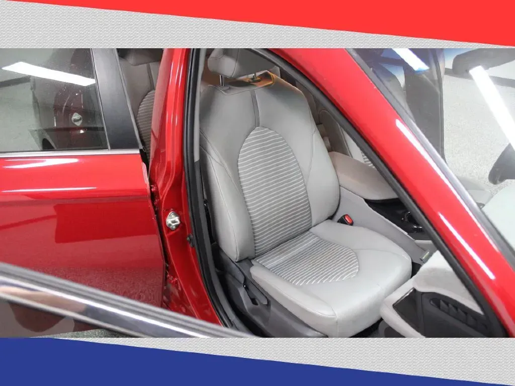 2020 Toyota Camry Hybrid SE (4T1G31AK2LU) with an 2.5L L4 DOHC 16V HYBRID engine, CVT transmission, located at 5170 N La Cholla Blvd, Tucson, AZ, 85705, (520) 989-0282, 32.228245, -111.011742 - **Elevate Your Commute with the 2020 Toyota Camry Hybrid SE at Goliath Auto Sales!**<br /> <br /> Are you ready to enhance your daily drive with a reliable, stylish, and fuel-efficient sedan? Look no further than the stunning 2020 Toyota Camry Hybrid SE available at Goliath Auto Sales, located at 51 - Photo#27