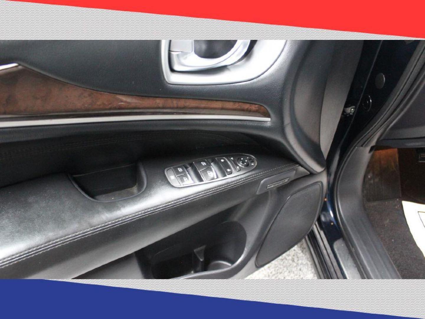 2015 Infiniti QX60 Base FWD (5N1AL0MN8FC) with an 3.5L V6 DOHC 24V engine, Continuously Variable Transmission transmission, located at 5170 N La Cholla Blvd, Tucson, AZ, 85705, (520) 989-0282, 32.228245, -111.011742 - 2015 Infiniti QX60 - Photo#12