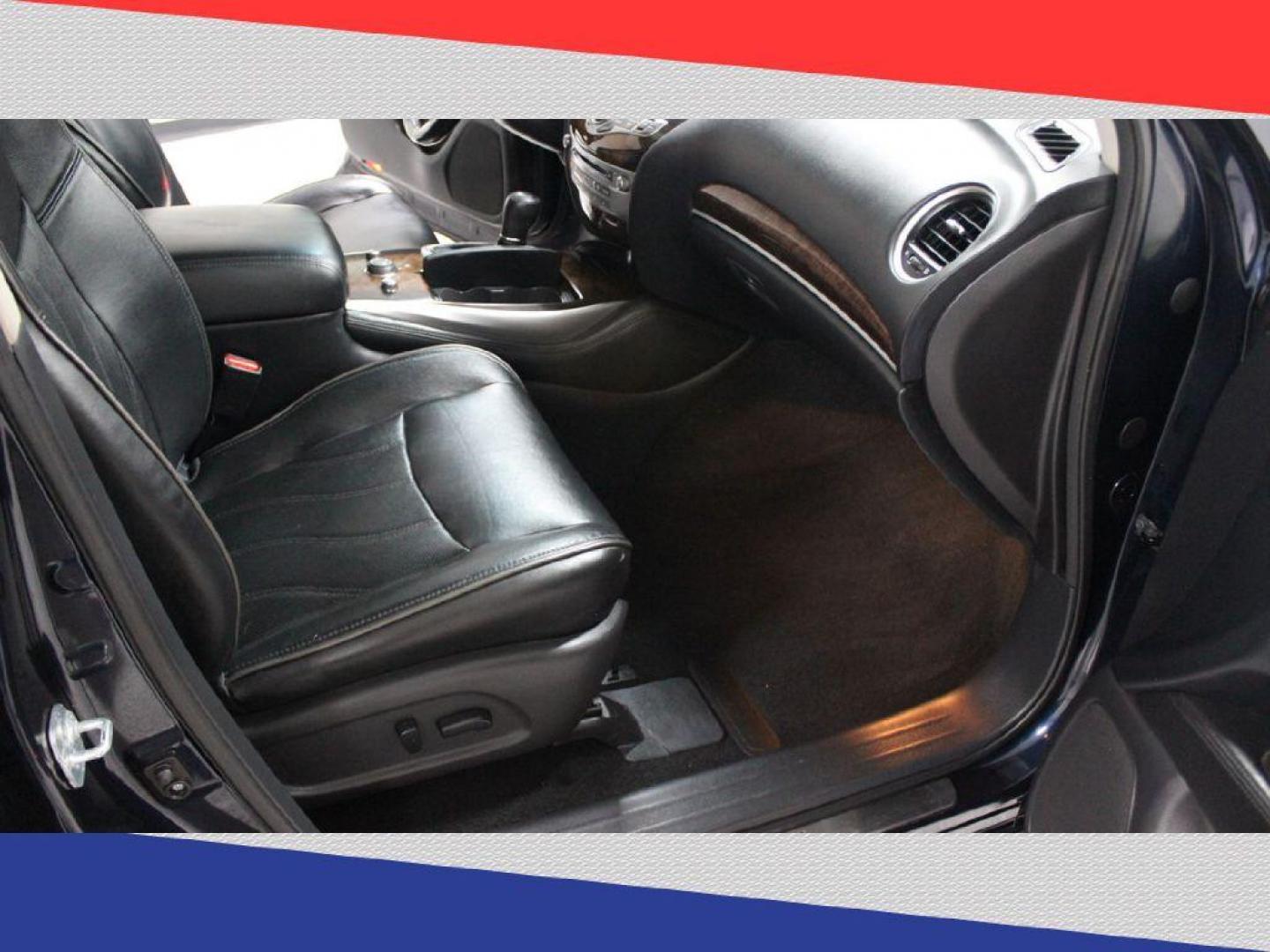 2015 Infiniti QX60 Base FWD (5N1AL0MN8FC) with an 3.5L V6 DOHC 24V engine, Continuously Variable Transmission transmission, located at 5170 N La Cholla Blvd, Tucson, AZ, 85705, (520) 989-0282, 32.228245, -111.011742 - 2015 Infiniti QX60 - Photo#40