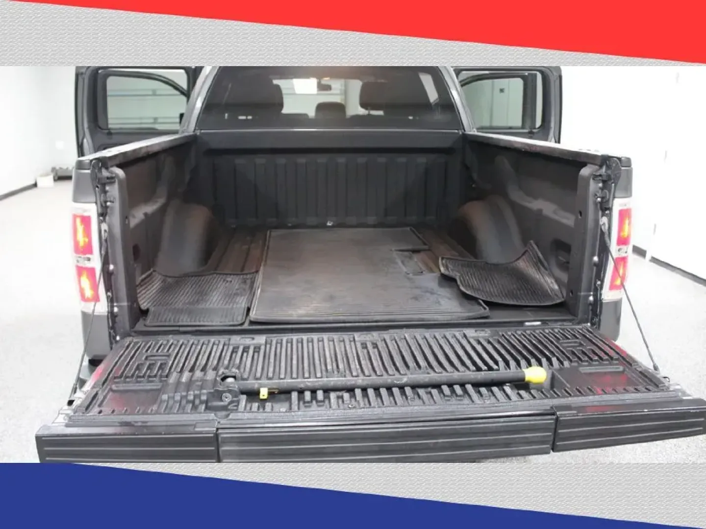 2013 Ford F-150 Platinum SuperCrew 6.5-ft. Bed 2WD (1FTFW1CT1DK) with an 3.5L V6 TURBO engine, 6-Speed Automatic transmission, located at 5170 N La Cholla Blvd, Tucson, AZ, 85705, (520) 989-0282, 32.228245, -111.011742 - **Experience Driving Freedom with the 2013 Ford F-150 Platinum SuperCrew at Goliath Auto Sales**<br /> <br /> Are you ready to elevate your lifestyle with a vehicle that combines rugged capability with luxurious comfort? Look no further than the 2013 Ford F-150 Platinum SuperCrew, available now at G - Photo#23