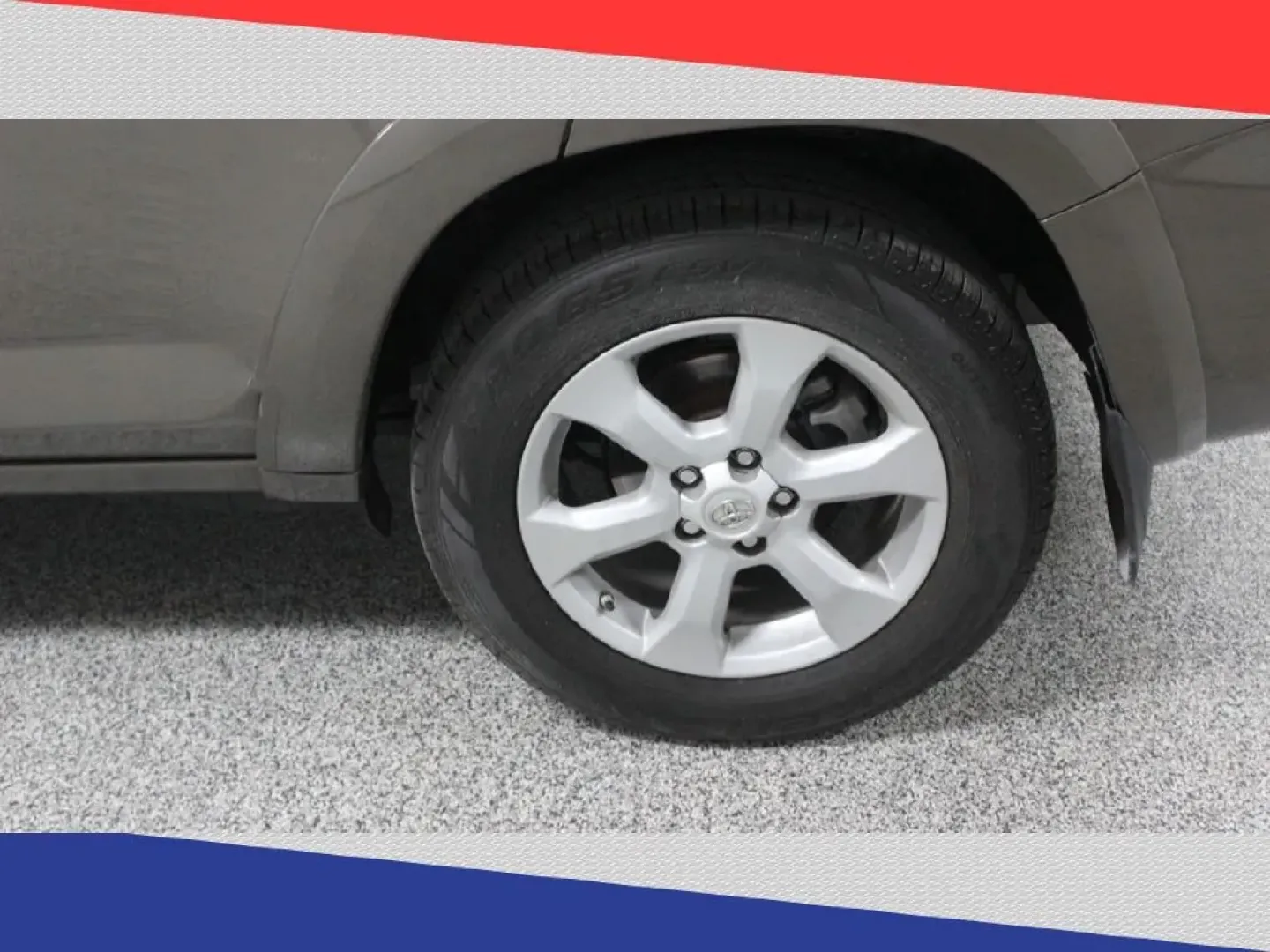 2011 Toyota RAV4 Limited V6 2WD (2T3YK4DV6BW) with an 3.5L V6 DOHC 24V engine, 5-Speed Automatic transmission, located at 5170 N La Cholla Blvd, Tucson, AZ, 85705, (520) 989-0282, 32.228245, -111.011742 - **Elevate Your Adventures with the 2011 Toyota RAV4 from Goliath Auto Sales!**<br /> <br /> Are you in search of an SUV that seamlessly blends style, comfort, and reliability for your daily commutes or weekend getaways? Look no further! At Goliath Auto Sales, located at 5170 N La Cholla Blvd, Tucson - Photo#41