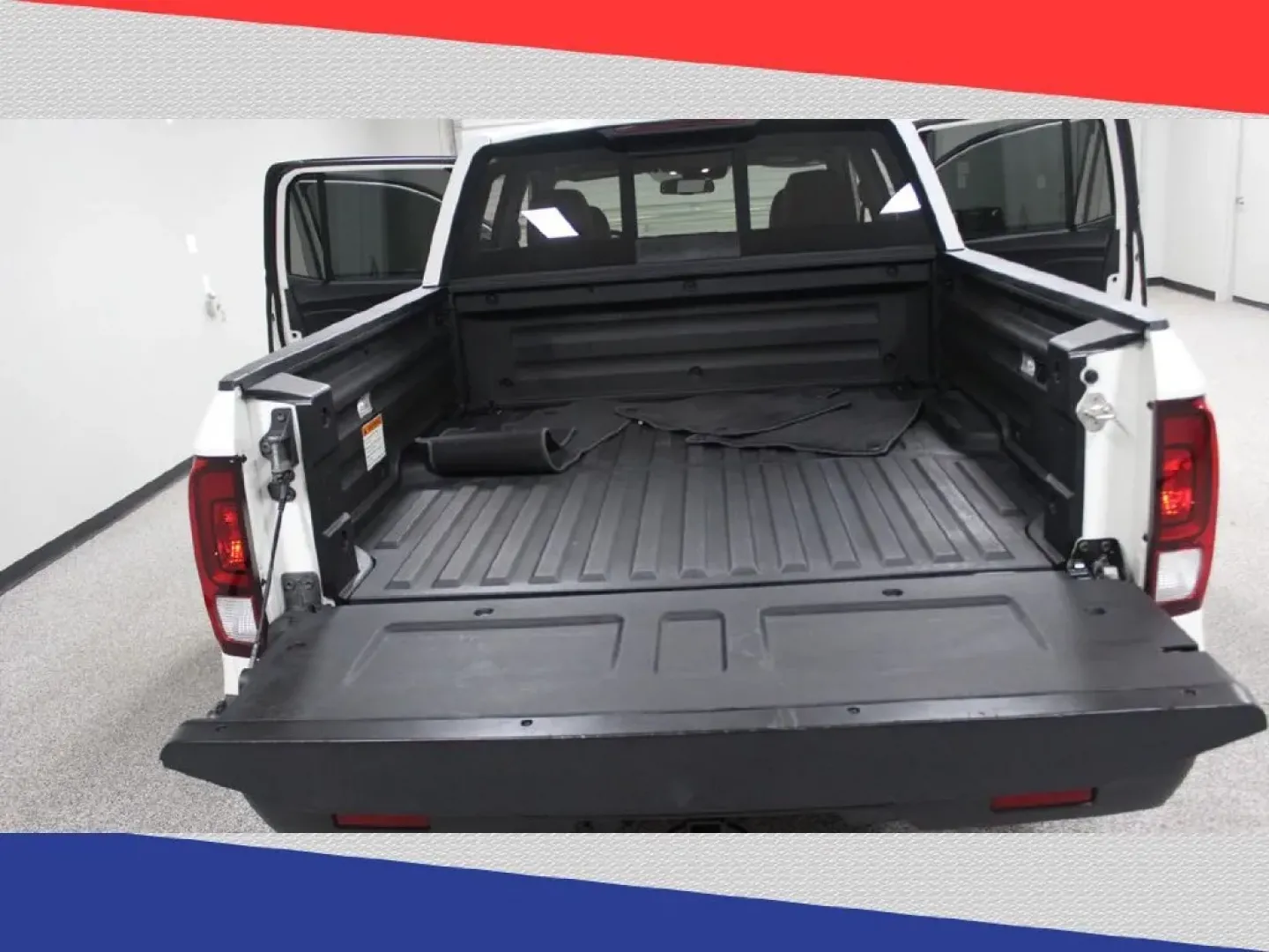 2017 Honda Ridgeline RTL-E AWD (5FPYK3F70HB) with an 3.5L V6 SOHC 24V engine, 6A transmission, located at 5170 N La Cholla Blvd, Tucson, AZ, 85705, (520) 989-0282, 32.228245, -111.011742 - **Unleash Your Adventures with the 2017 Honda Ridgeline!** <br /> <br /> Are you searching for the perfect vehicle to tackle your weekend projects and family adventures? Look no further than this stunning 2017 Honda Ridgeline, available now at Goliath Auto Sales in Tucson, AZ. This powerful yet comf - Photo#31