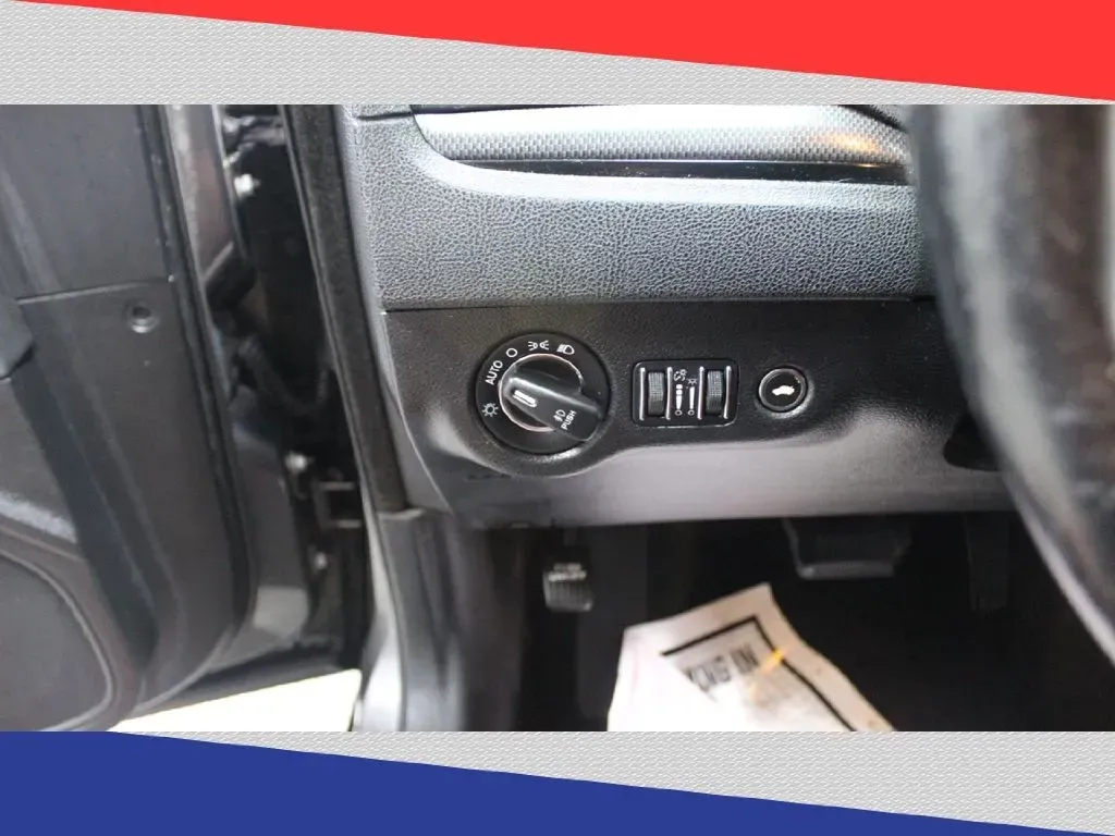 2016 Chrysler 300 S V6 RWD (2C3CCABG8GH) with an 3.6L V6 DOHC 24V engine, 8A transmission, located at 5170 N La Cholla Blvd, Tucson, AZ, 85705, (520) 989-0282, 32.228245, -111.011742 - **Unleash Your Drive with the 2016 Chrysler 300 Ideal for Stylish Commuters and Weekend Adventurers!**<br /> <br /> Are you ready to elevate your daily commute while making a bold statement on the roads? Look no further than this stunning 2016 Chrysler 300! With its sleek gray exterior and luxuriou - Photo#13