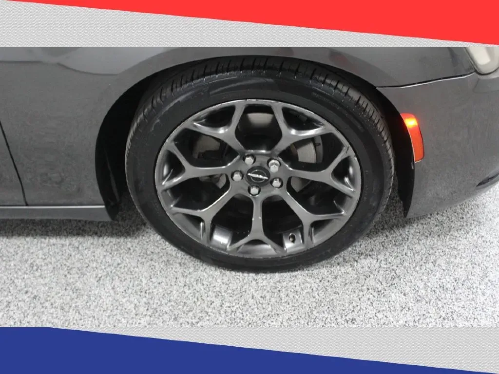 2016 Chrysler 300 S V6 RWD (2C3CCABG8GH) with an 3.6L V6 DOHC 24V engine, 8A transmission, located at 5170 N La Cholla Blvd, Tucson, AZ, 85705, (520) 989-0282, 32.228245, -111.011742 - **Unleash Your Drive with the 2016 Chrysler 300 Ideal for Stylish Commuters and Weekend Adventurers!**<br /> <br /> Are you ready to elevate your daily commute while making a bold statement on the roads? Look no further than this stunning 2016 Chrysler 300! With its sleek gray exterior and luxuriou - Photo#33