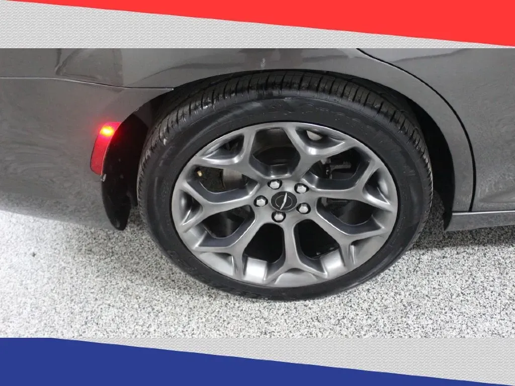 2016 Chrysler 300 S V6 RWD (2C3CCABG8GH) with an 3.6L V6 DOHC 24V engine, 8A transmission, located at 5170 N La Cholla Blvd, Tucson, AZ, 85705, (520) 989-0282, 32.228245, -111.011742 - **Unleash Your Drive with the 2016 Chrysler 300 Ideal for Stylish Commuters and Weekend Adventurers!**<br /> <br /> Are you ready to elevate your daily commute while making a bold statement on the roads? Look no further than this stunning 2016 Chrysler 300! With its sleek gray exterior and luxuriou - Photo#34