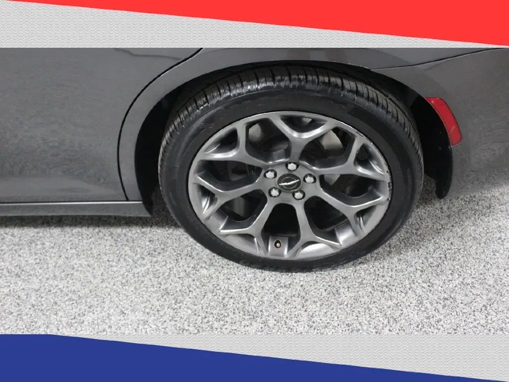 2016 Chrysler 300 S V6 RWD (2C3CCABG8GH) with an 3.6L V6 DOHC 24V engine, 8A transmission, located at 5170 N La Cholla Blvd, Tucson, AZ, 85705, (520) 989-0282, 32.228245, -111.011742 - **Unleash Your Drive with the 2016 Chrysler 300 Ideal for Stylish Commuters and Weekend Adventurers!**<br /> <br /> Are you ready to elevate your daily commute while making a bold statement on the roads? Look no further than this stunning 2016 Chrysler 300! With its sleek gray exterior and luxuriou - Photo#35