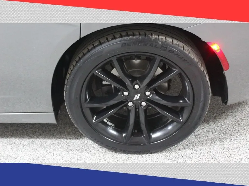 2017 Dodge Charger SXT (2C3CDXHG1HH) with an 3.6L V6 DOHC 24V engine, 8A transmission, located at 5170 N La Cholla Blvd, Tucson, AZ, 85705, (520) 989-0282, 32.228245, -111.011742 - **Unleash Your Drive with the 2017 Dodge Charger at Goliath Auto Sales!** <br /> <br /> Are you ready to elevate your daily commute or weekend adventures? The 2017 Dodge Charger, now available at Goliath Auto Sales, is perfect for anyone who values style, comfort, and performance. With its sleek des - Photo#40