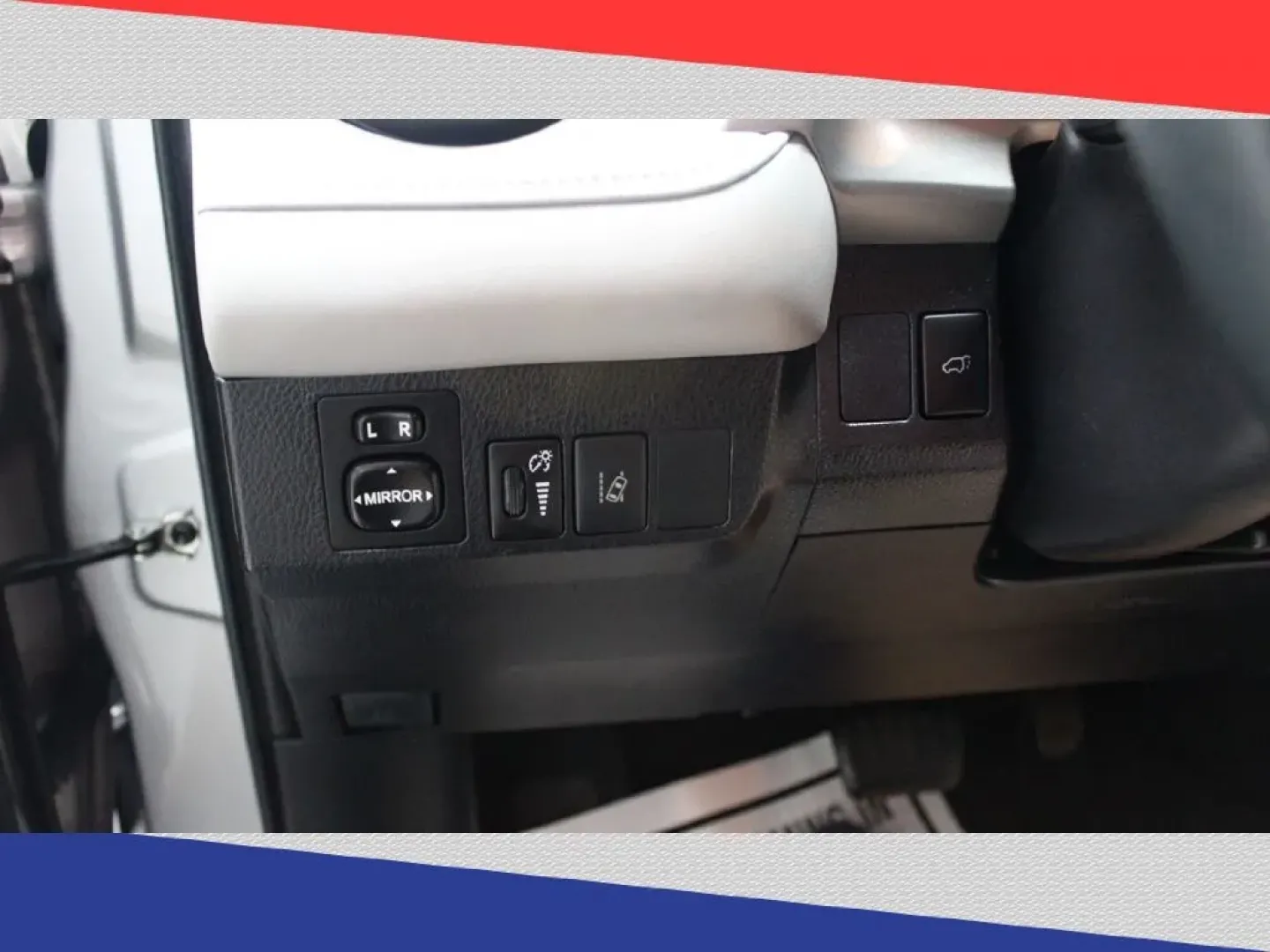 2017 Toyota RAV4 XLE FWD (2T3WFREV2HW) with an 2.5L L4 DOHC 16V engine, 6A transmission, located at 5170 N La Cholla Blvd, Tucson, AZ, 85705, (520) 989-0282, 32.228245, -111.011742 - Are you ready for new adventures on the open road? The 2017 Toyota RAV4 is your perfect companion for weekend escapes, family outings, and daily commutes around Tucson, AZ. This versatile and spacious SUV is designed to make every journey enjoyable, whether you're heading to the Tucson Botanical Gar - Photo#13