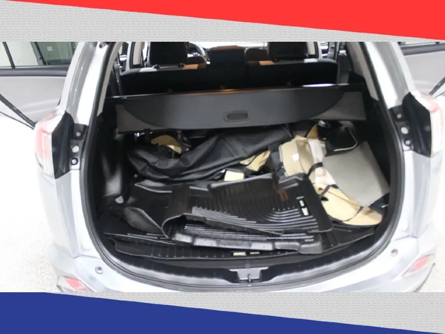 2017 Toyota RAV4 XLE FWD (2T3WFREV2HW) with an 2.5L L4 DOHC 16V engine, 6A transmission, located at 5170 N La Cholla Blvd, Tucson, AZ, 85705, (520) 989-0282, 32.228245, -111.011742 - Are you ready for new adventures on the open road? The 2017 Toyota RAV4 is your perfect companion for weekend escapes, family outings, and daily commutes around Tucson, AZ. This versatile and spacious SUV is designed to make every journey enjoyable, whether you're heading to the Tucson Botanical Gar - Photo#28