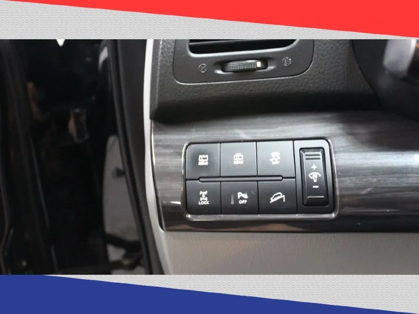 2013 Kia Sorento LX 4WD (5XYKTCA68DG) with an 2.4L L4 DOHC 16V engine, 6-Speed Automatic transmission, located at 5170 N La Cholla Blvd, Tucson, AZ, 85705, (520) 989-0282, 32.228245, -111.011742 - Are you ready to elevate your adventures around Tucson? Whether you're embarking on daily commutes or planning family road trips, this 2013 Kia Sorento at Goliath Auto Sales is the perfect blend of comfort, style, and capability. As a premier pre-owned dealership located at 5170 N La Cholla Blvd, Tu - Photo#13