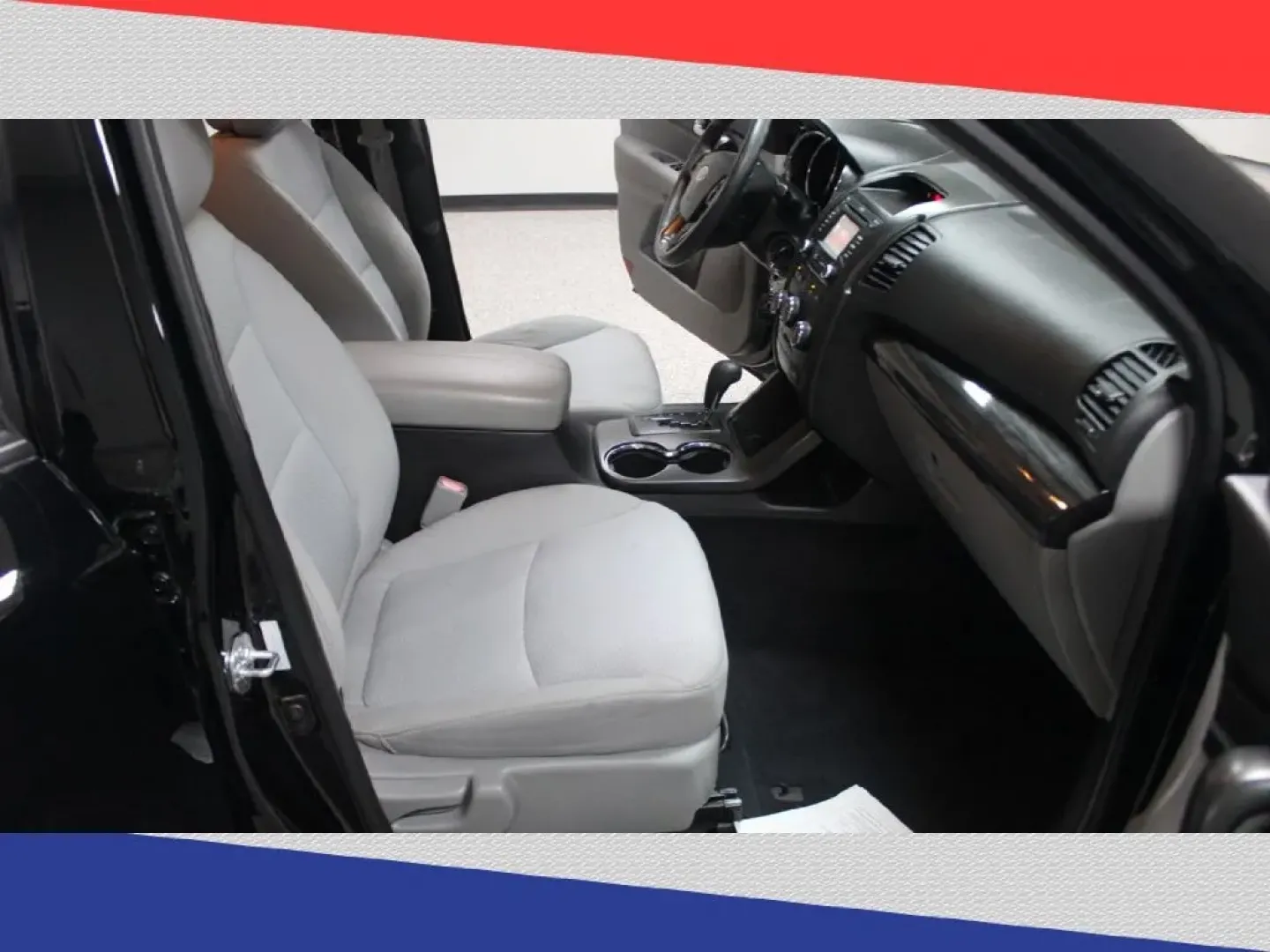 2013 Kia Sorento LX 4WD (5XYKTCA68DG) with an 2.4L L4 DOHC 16V engine, 6-Speed Automatic transmission, located at 5170 N La Cholla Blvd, Tucson, AZ, 85705, (520) 989-0282, 32.228245, -111.011742 - Are you ready to elevate your adventures around Tucson? Whether you're embarking on daily commutes or planning family road trips, this 2013 Kia Sorento at Goliath Auto Sales is the perfect blend of comfort, style, and capability. As a premier pre-owned dealership located at 5170 N La Cholla Blvd, Tu - Photo#26