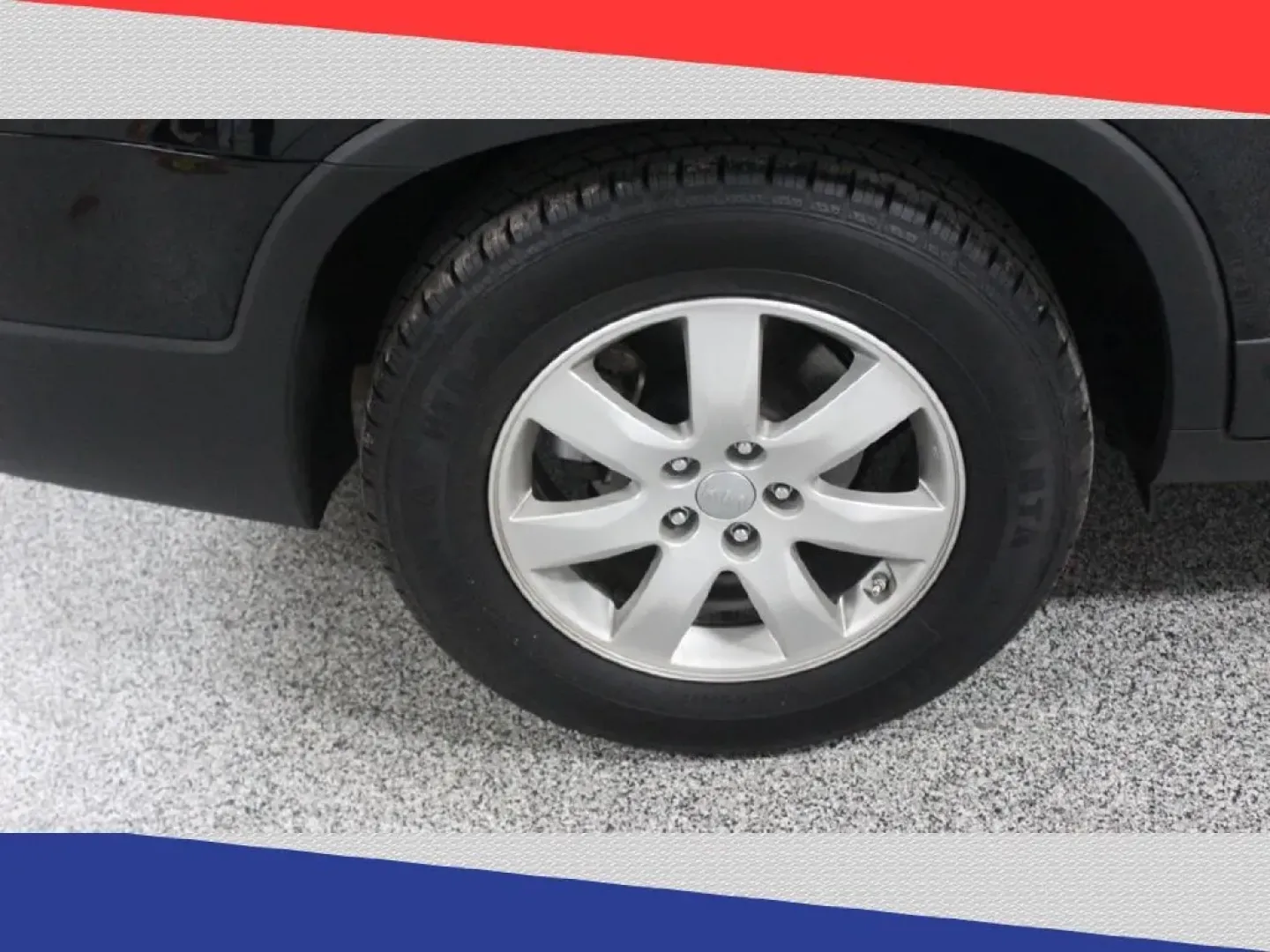 2013 Kia Sorento LX 4WD (5XYKTCA68DG) with an 2.4L L4 DOHC 16V engine, 6-Speed Automatic transmission, located at 5170 N La Cholla Blvd, Tucson, AZ, 85705, (520) 989-0282, 32.228245, -111.011742 - Are you ready to elevate your adventures around Tucson? Whether you're embarking on daily commutes or planning family road trips, this 2013 Kia Sorento at Goliath Auto Sales is the perfect blend of comfort, style, and capability. As a premier pre-owned dealership located at 5170 N La Cholla Blvd, Tu - Photo#35