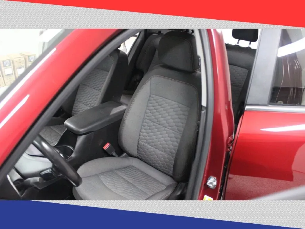 2021 Chevrolet Equinox LT 1.5 2WD (2GNAXKEV8M6) with an 1.5L L4 DIR DOHC 16V TURBO engine, 6A transmission, located at 5170 N La Cholla Blvd, Tucson, AZ, 85705, (520) 989-0282, 32.228245, -111.011742 - Are you ready to elevate your driving experience? Picture yourself behind the wheel of a 2021 Chevrolet Equinox, a sporty SUV that perfectly balances style, comfort, and efficiency. Whether you're navigating the bustling streets of Tucson or embarking on a weekend getaway to the stunning landscapes - Photo#12