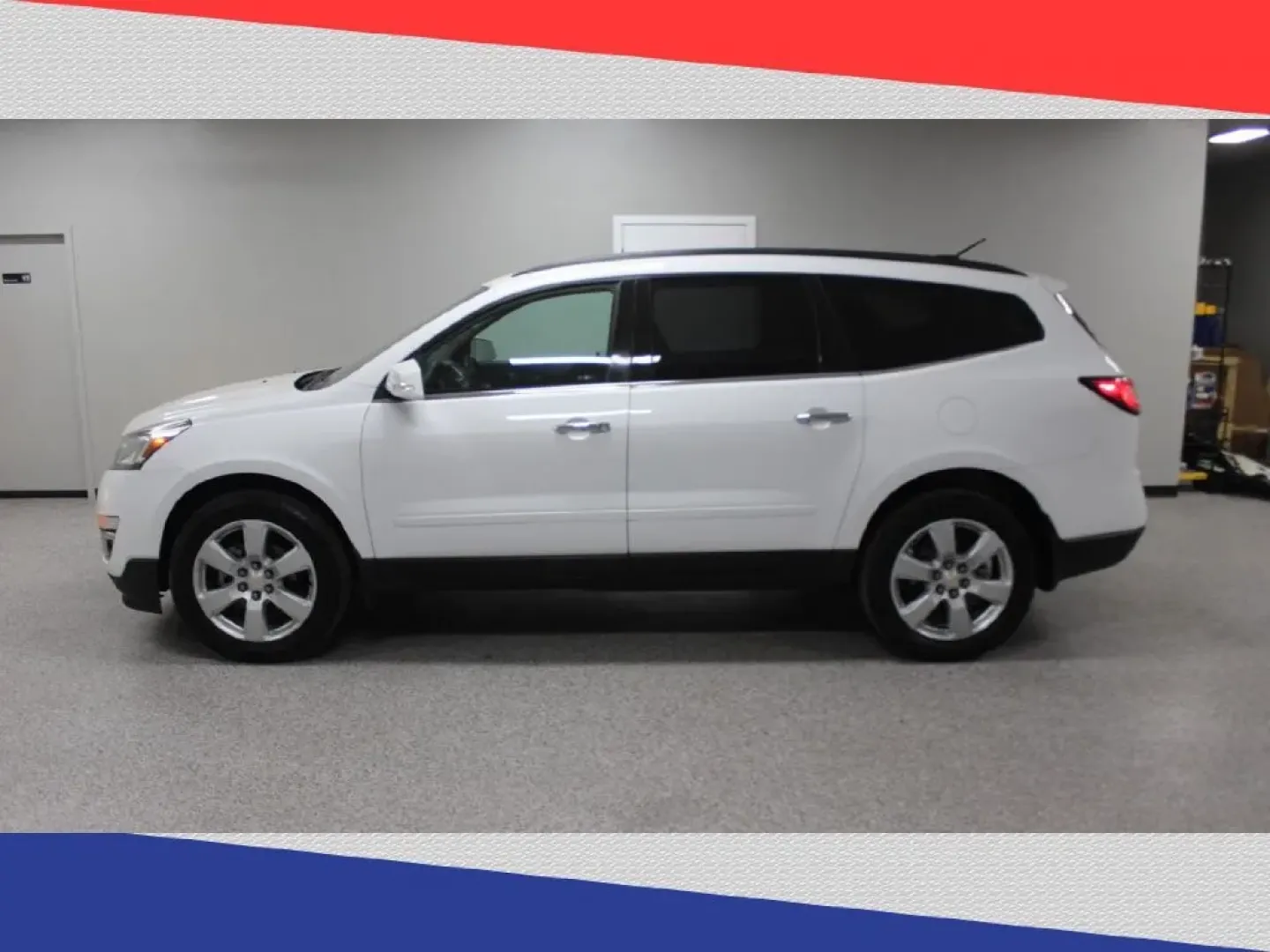 2017 Chevrolet Traverse 1LT FWD (1GNKRGKD3HJ) with an 3.6L V6 DOHC 24V engine, 6A transmission, located at 5170 N La Cholla Blvd, Tucson, AZ, 85705, (520) 989-0282, 32.228245, -111.011742 - Are you ready to elevate your family adventures or weekend getaways? The 2017 Chevrolet Traverse is the perfect companion for those who crave both space and comfort, making it an excellent choice for growing families or anyone who enjoys road trips. With room for up to eight passengers and a spaciou - Photo#5