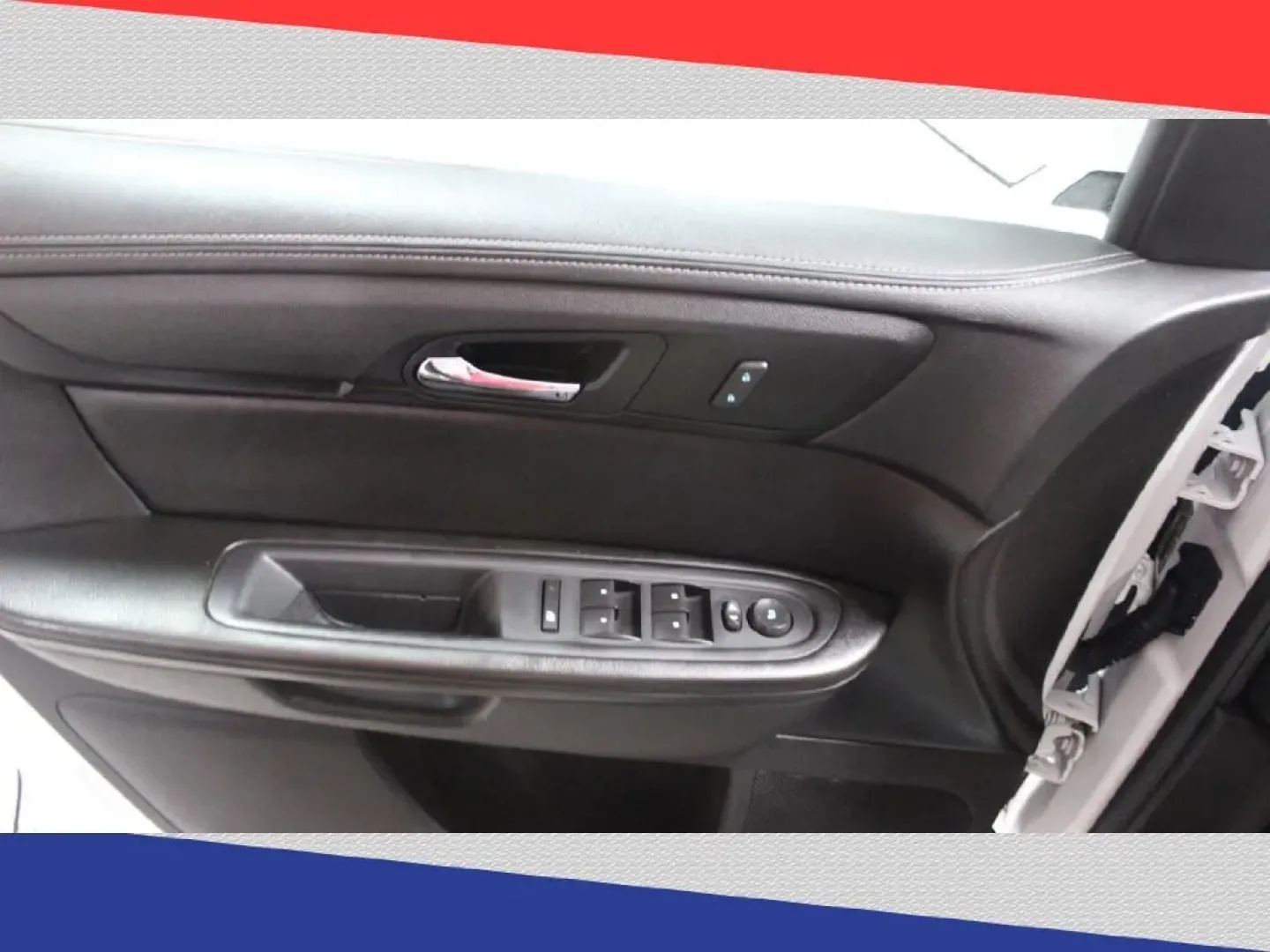 2017 Chevrolet Traverse 1LT FWD (1GNKRGKD3HJ) with an 3.6L V6 DOHC 24V engine, 6A transmission, located at 5170 N La Cholla Blvd, Tucson, AZ, 85705, (520) 989-0282, 32.228245, -111.011742 - Are you ready to elevate your family adventures or weekend getaways? The 2017 Chevrolet Traverse is the perfect companion for those who crave both space and comfort, making it an excellent choice for growing families or anyone who enjoys road trips. With room for up to eight passengers and a spaciou - Photo#12