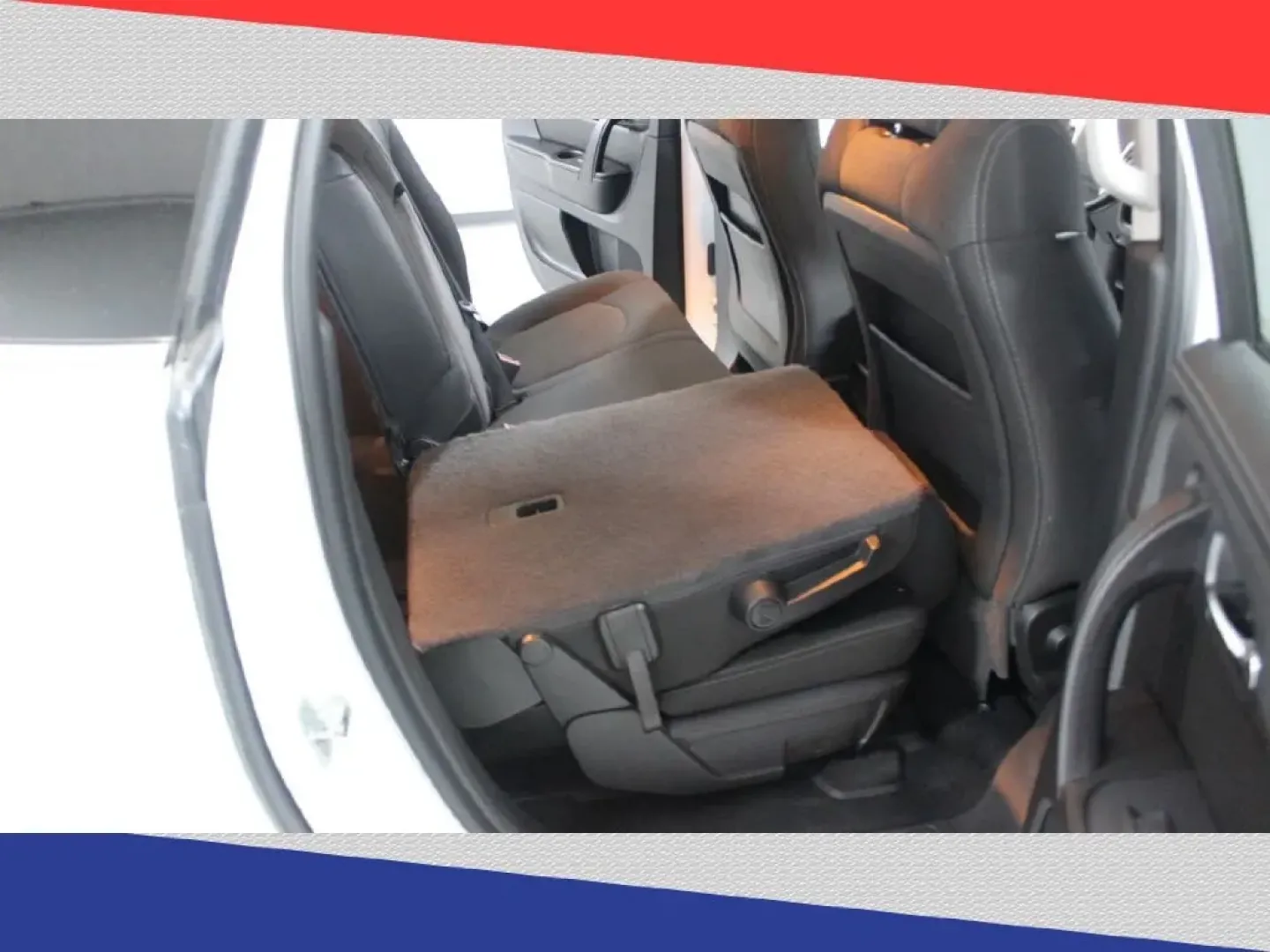 2017 Chevrolet Traverse 1LT FWD (1GNKRGKD3HJ) with an 3.6L V6 DOHC 24V engine, 6A transmission, located at 5170 N La Cholla Blvd, Tucson, AZ, 85705, (520) 989-0282, 32.228245, -111.011742 - Are you ready to elevate your family adventures or weekend getaways? The 2017 Chevrolet Traverse is the perfect companion for those who crave both space and comfort, making it an excellent choice for growing families or anyone who enjoys road trips. With room for up to eight passengers and a spaciou - Photo#29