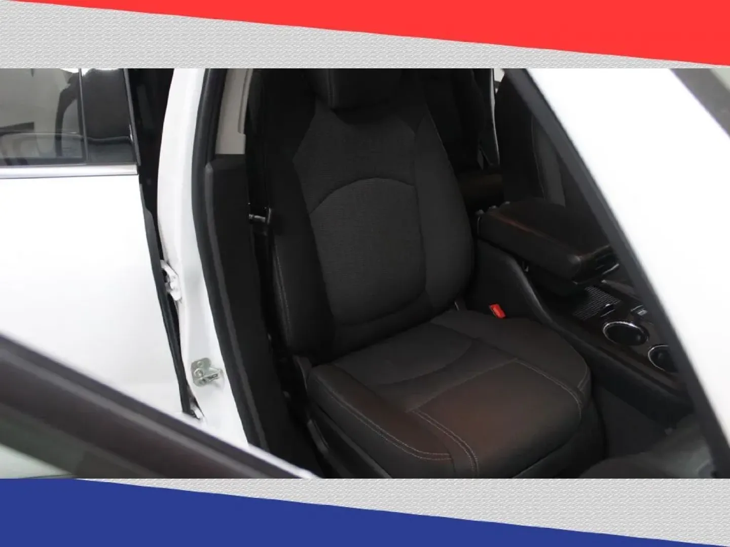 2017 Chevrolet Traverse 1LT FWD (1GNKRGKD3HJ) with an 3.6L V6 DOHC 24V engine, 6A transmission, located at 5170 N La Cholla Blvd, Tucson, AZ, 85705, (520) 989-0282, 32.228245, -111.011742 - Are you ready to elevate your family adventures or weekend getaways? The 2017 Chevrolet Traverse is the perfect companion for those who crave both space and comfort, making it an excellent choice for growing families or anyone who enjoys road trips. With room for up to eight passengers and a spaciou - Photo#32