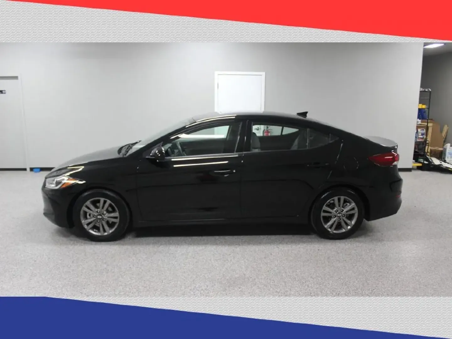 2018 Hyundai Elantra Limited (5NPD84LF3JH) with an 1.8L L4 DOHC 16V engine, 6A transmission, located at 5170 N La Cholla Blvd, Tucson, AZ, 85705, (520) 989-0282, 32.228245, -111.011742 - Are you ready to elevate your daily commute or weekend adventures? Look no further than Goliath Auto Sales in Tucson, AZ, where we proudly offer quality used vehicles that cater to every lifestyle. Nestled conveniently at 5170 N La Cholla Blvd, Tucson, AZ 85705, our pre-owned dealership is your go-t - Photo#5