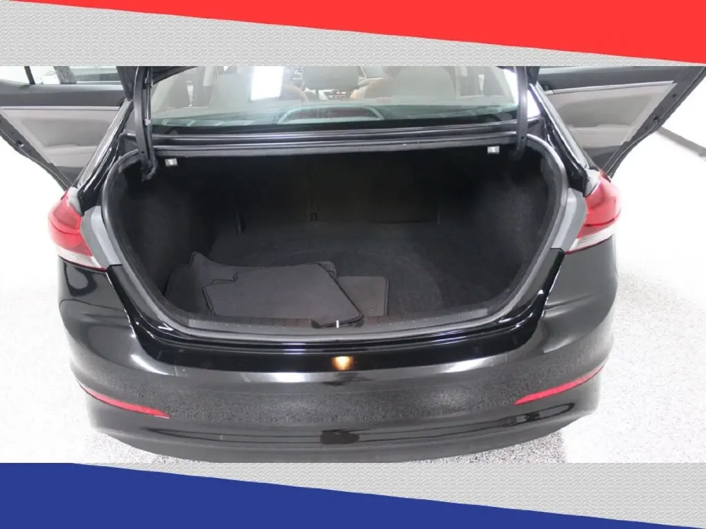 2018 Hyundai Elantra Limited (5NPD84LF3JH) with an 1.8L L4 DOHC 16V engine, 6A transmission, located at 5170 N La Cholla Blvd, Tucson, AZ, 85705, (520) 989-0282, 32.228245, -111.011742 - Are you ready to elevate your daily commute or weekend adventures? Look no further than Goliath Auto Sales in Tucson, AZ, where we proudly offer quality used vehicles that cater to every lifestyle. Nestled conveniently at 5170 N La Cholla Blvd, Tucson, AZ 85705, our pre-owned dealership is your go-t - Photo#22