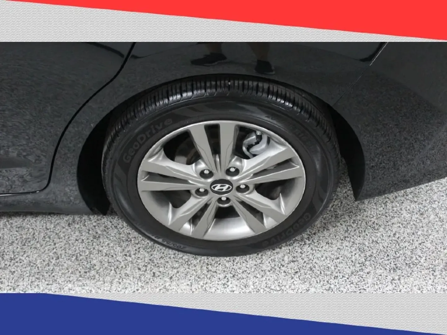 2018 Hyundai Elantra Limited (5NPD84LF3JH) with an 1.8L L4 DOHC 16V engine, 6A transmission, located at 5170 N La Cholla Blvd, Tucson, AZ, 85705, (520) 989-0282, 32.228245, -111.011742 - Are you ready to elevate your daily commute or weekend adventures? Look no further than Goliath Auto Sales in Tucson, AZ, where we proudly offer quality used vehicles that cater to every lifestyle. Nestled conveniently at 5170 N La Cholla Blvd, Tucson, AZ 85705, our pre-owned dealership is your go-t - Photo#33