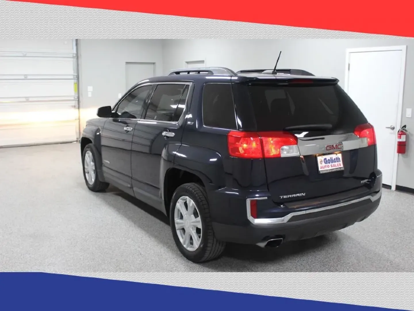2017 GMC Terrain SLT AWD (2GKFLUEK8H6) with an 2.4L L4 DOHC 16V engine, 6A transmission, located at 5170 N La Cholla Blvd, Tucson, AZ, 85705, (520) 989-0282, 32.228245, -111.011742 - Experience the freedom of adventure with the 2017 GMC Terrain, the ultimate SUV for those who crave both comfort and capability. Whether you're a family looking for a reliable vehicle for school runs and weekend getaways or a commuter ready to tackle city traffic with ease, this pre-owned SUV is tai - Photo#4