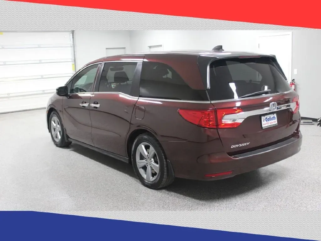 2018 Honda Odyssey EXR (5FNRL6H76JB) with an 3.5L V6 SOHC 24V engine, 6A transmission, located at 5170 N La Cholla Blvd, Tucson, AZ, 85705, (520) 989-0282, 32.228245, -111.011742 - **Discover the Ideal Family Adventure with the 2018 Honda Odyssey at Goliath Auto Sales!**<br /> <br /> Are you looking for a reliable and spacious vehicle that can comfortably accommodate your growing family while providing the ultimate convenience for your everyday adventures? Look no further than - Photo#4