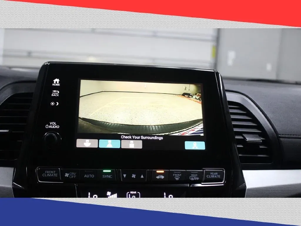 2018 Honda Odyssey EXR (5FNRL6H76JB) with an 3.5L V6 SOHC 24V engine, 6A transmission, located at 5170 N La Cholla Blvd, Tucson, AZ, 85705, (520) 989-0282, 32.228245, -111.011742 - **Discover the Ideal Family Adventure with the 2018 Honda Odyssey at Goliath Auto Sales!**<br /> <br /> Are you looking for a reliable and spacious vehicle that can comfortably accommodate your growing family while providing the ultimate convenience for your everyday adventures? Look no further than - Photo#9