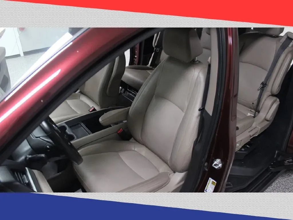 2018 Honda Odyssey EXR (5FNRL6H76JB) with an 3.5L V6 SOHC 24V engine, 6A transmission, located at 5170 N La Cholla Blvd, Tucson, AZ, 85705, (520) 989-0282, 32.228245, -111.011742 - **Discover the Ideal Family Adventure with the 2018 Honda Odyssey at Goliath Auto Sales!**<br /> <br /> Are you looking for a reliable and spacious vehicle that can comfortably accommodate your growing family while providing the ultimate convenience for your everyday adventures? Look no further than - Photo#11