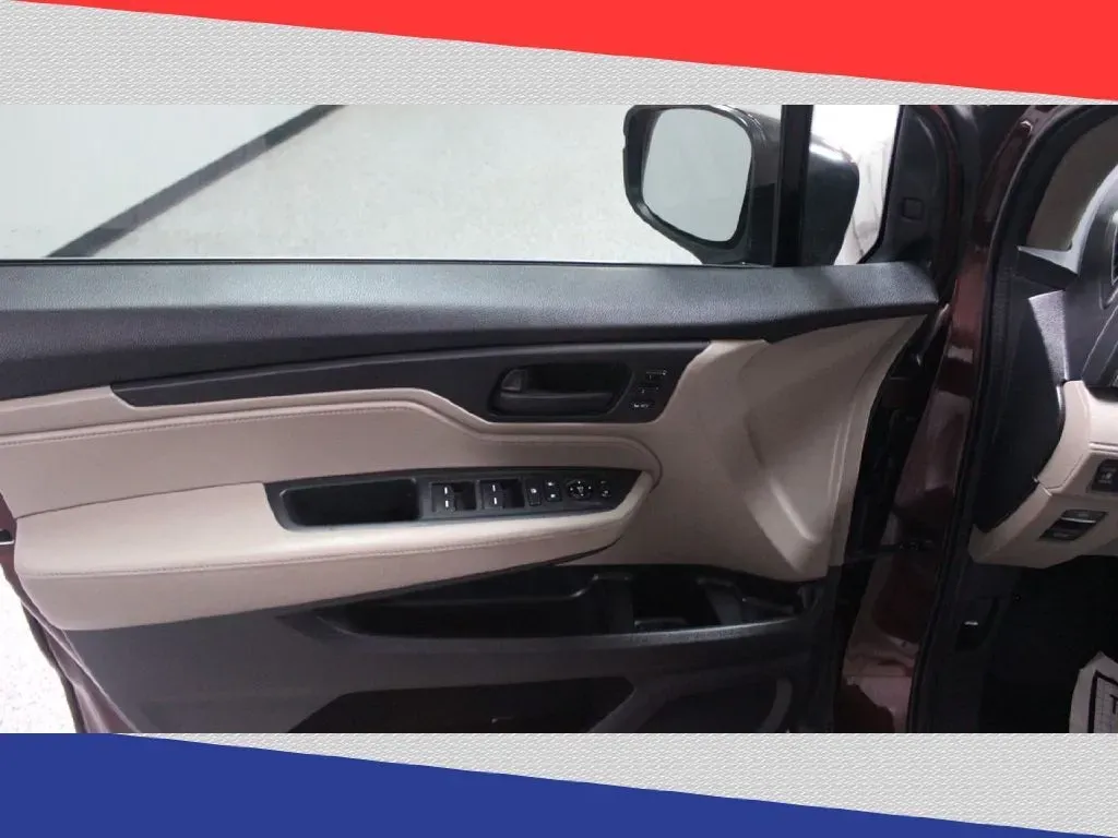 2018 Honda Odyssey EXR (5FNRL6H76JB) with an 3.5L V6 SOHC 24V engine, 6A transmission, located at 5170 N La Cholla Blvd, Tucson, AZ, 85705, (520) 989-0282, 32.228245, -111.011742 - **Discover the Ideal Family Adventure with the 2018 Honda Odyssey at Goliath Auto Sales!**<br /> <br /> Are you looking for a reliable and spacious vehicle that can comfortably accommodate your growing family while providing the ultimate convenience for your everyday adventures? Look no further than - Photo#12