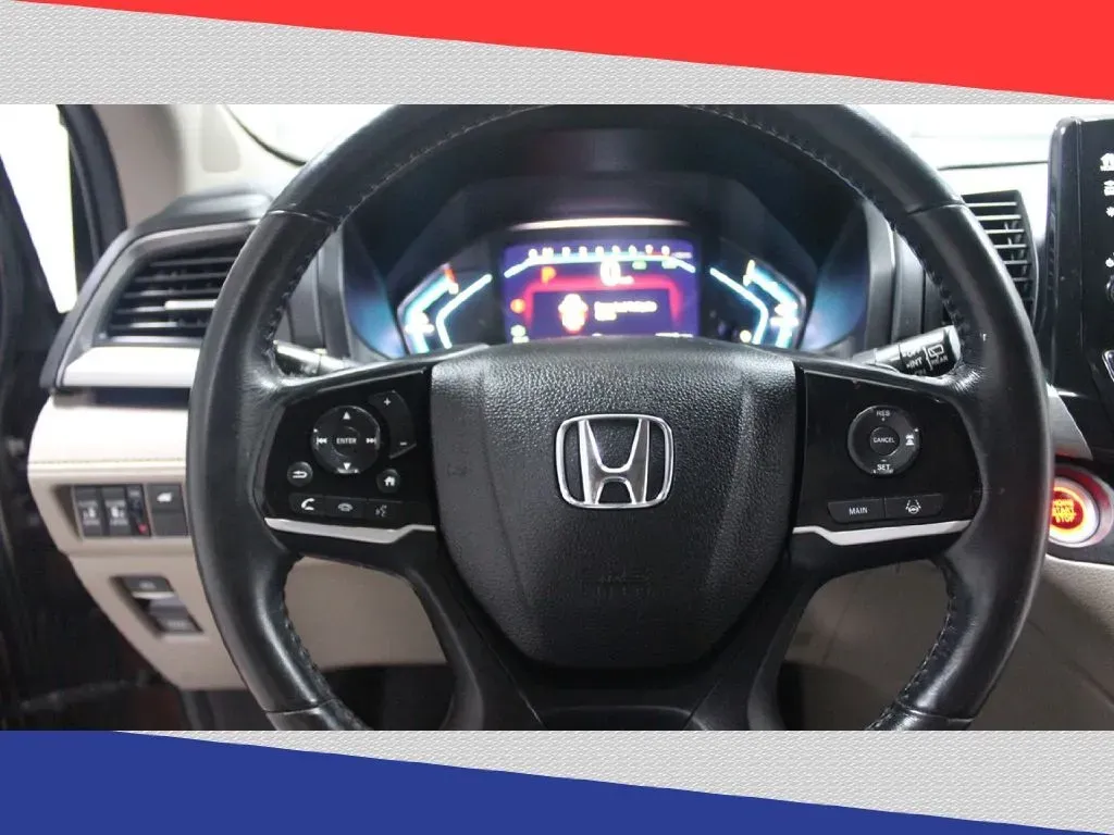 2018 Honda Odyssey EXR (5FNRL6H76JB) with an 3.5L V6 SOHC 24V engine, 6A transmission, located at 5170 N La Cholla Blvd, Tucson, AZ, 85705, (520) 989-0282, 32.228245, -111.011742 - **Discover the Ideal Family Adventure with the 2018 Honda Odyssey at Goliath Auto Sales!**<br /> <br /> Are you looking for a reliable and spacious vehicle that can comfortably accommodate your growing family while providing the ultimate convenience for your everyday adventures? Look no further than - Photo#14