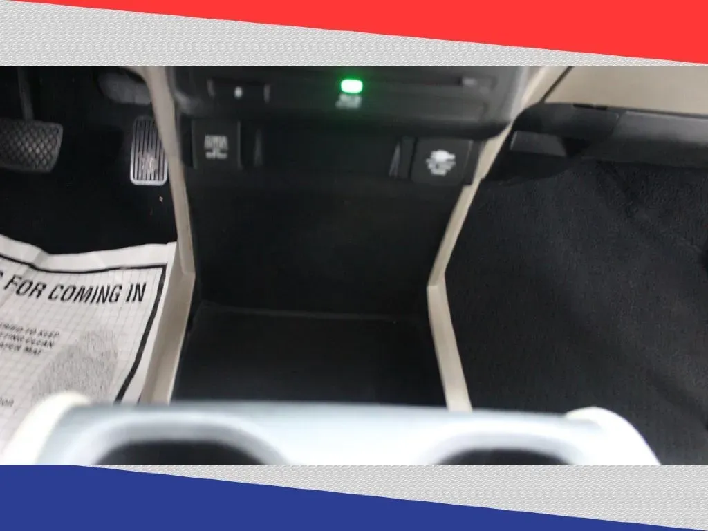 2018 Honda Odyssey EXR (5FNRL6H76JB) with an 3.5L V6 SOHC 24V engine, 6A transmission, located at 5170 N La Cholla Blvd, Tucson, AZ, 85705, (520) 989-0282, 32.228245, -111.011742 - **Discover the Ideal Family Adventure with the 2018 Honda Odyssey at Goliath Auto Sales!**<br /> <br /> Are you looking for a reliable and spacious vehicle that can comfortably accommodate your growing family while providing the ultimate convenience for your everyday adventures? Look no further than - Photo#19