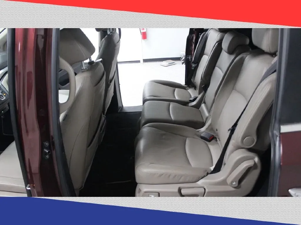 2018 Honda Odyssey EXR (5FNRL6H76JB) with an 3.5L V6 SOHC 24V engine, 6A transmission, located at 5170 N La Cholla Blvd, Tucson, AZ, 85705, (520) 989-0282, 32.228245, -111.011742 - **Discover the Ideal Family Adventure with the 2018 Honda Odyssey at Goliath Auto Sales!**<br /> <br /> Are you looking for a reliable and spacious vehicle that can comfortably accommodate your growing family while providing the ultimate convenience for your everyday adventures? Look no further than - Photo#23