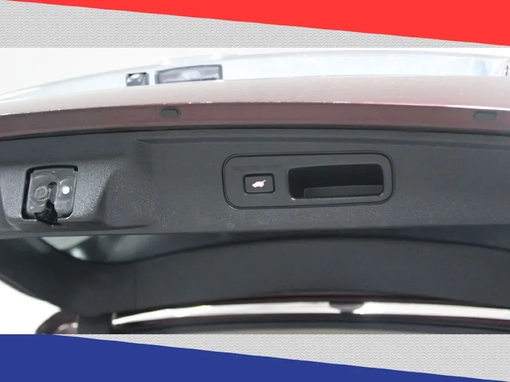 2018 Honda Odyssey EXR (5FNRL6H76JB) with an 3.5L V6 SOHC 24V engine, 6A transmission, located at 5170 N La Cholla Blvd, Tucson, AZ, 85705, (520) 989-0282, 32.228245, -111.011742 - **Discover the Ideal Family Adventure with the 2018 Honda Odyssey at Goliath Auto Sales!**<br /> <br /> Are you looking for a reliable and spacious vehicle that can comfortably accommodate your growing family while providing the ultimate convenience for your everyday adventures? Look no further than - Photo#27