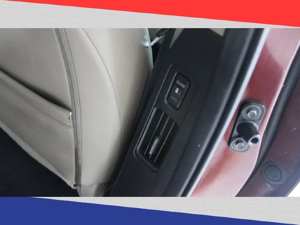 2018 Honda Odyssey EXR (5FNRL6H76JB) with an 3.5L V6 SOHC 24V engine, 6A transmission, located at 5170 N La Cholla Blvd, Tucson, AZ, 85705, (520) 989-0282, 32.228245, -111.011742 - **Discover the Ideal Family Adventure with the 2018 Honda Odyssey at Goliath Auto Sales!**<br /> <br /> Are you looking for a reliable and spacious vehicle that can comfortably accommodate your growing family while providing the ultimate convenience for your everyday adventures? Look no further than - Photo#31