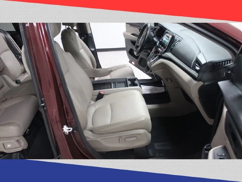 2018 Honda Odyssey EXR (5FNRL6H76JB) with an 3.5L V6 SOHC 24V engine, 6A transmission, located at 5170 N La Cholla Blvd, Tucson, AZ, 85705, (520) 989-0282, 32.228245, -111.011742 - **Discover the Ideal Family Adventure with the 2018 Honda Odyssey at Goliath Auto Sales!**<br /> <br /> Are you looking for a reliable and spacious vehicle that can comfortably accommodate your growing family while providing the ultimate convenience for your everyday adventures? Look no further than - Photo#33