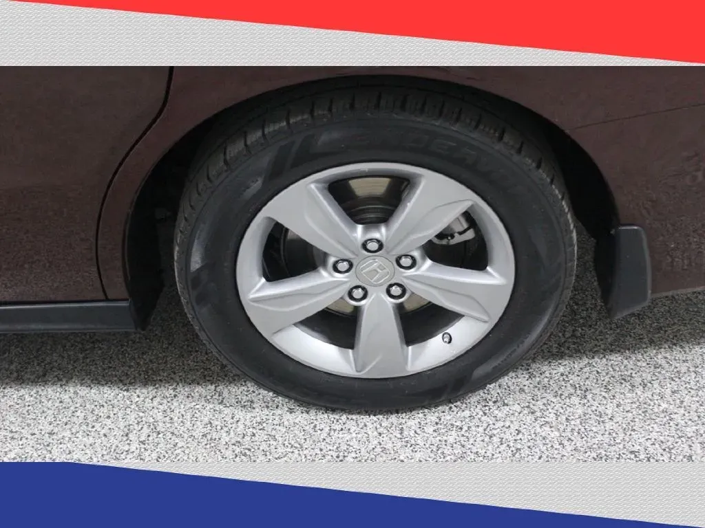 2018 Honda Odyssey EXR (5FNRL6H76JB) with an 3.5L V6 SOHC 24V engine, 6A transmission, located at 5170 N La Cholla Blvd, Tucson, AZ, 85705, (520) 989-0282, 32.228245, -111.011742 - **Discover the Ideal Family Adventure with the 2018 Honda Odyssey at Goliath Auto Sales!**<br /> <br /> Are you looking for a reliable and spacious vehicle that can comfortably accommodate your growing family while providing the ultimate convenience for your everyday adventures? Look no further than - Photo#39