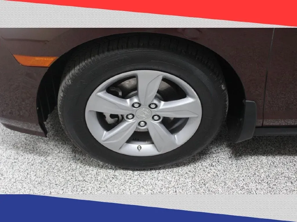 2018 Honda Odyssey EXR (5FNRL6H76JB) with an 3.5L V6 SOHC 24V engine, 6A transmission, located at 5170 N La Cholla Blvd, Tucson, AZ, 85705, (520) 989-0282, 32.228245, -111.011742 - **Discover the Ideal Family Adventure with the 2018 Honda Odyssey at Goliath Auto Sales!**<br /> <br /> Are you looking for a reliable and spacious vehicle that can comfortably accommodate your growing family while providing the ultimate convenience for your everyday adventures? Look no further than - Photo#40