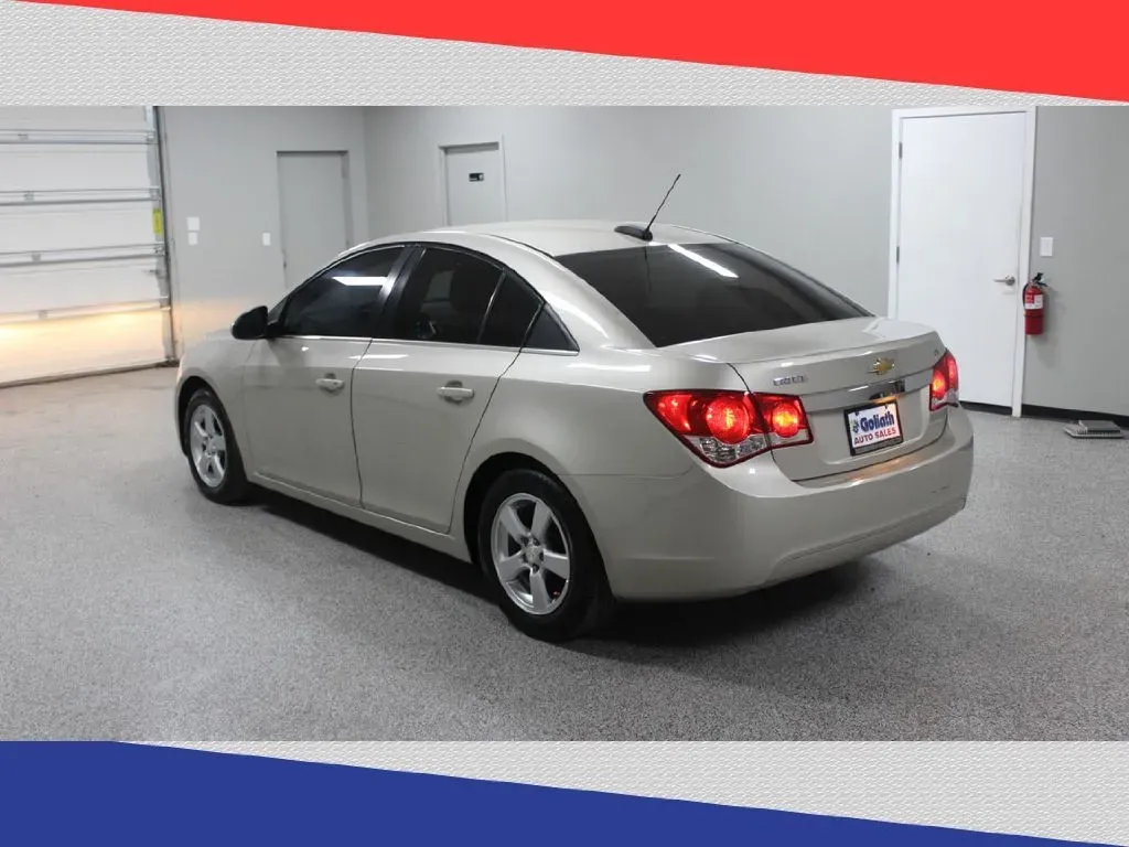 2016 Chevrolet Cruze 2LT Auto (1G1PE5SB8G7) with an 1.4L L4 DOHC 16V TURBO engine, 6-Speed Automatic transmission, located at 5170 N La Cholla Blvd, Tucson, AZ, 85705, (520) 989-0282, 32.228245, -111.011742 - Are you looking for the perfect blend of style, efficiency, and affordability for your daily commute or weekend adventures? Look no further than this vibrant 2016 Chevrolet Cruze sedan available at Goliath Auto Sales in Tucson, AZ. With its sleek design and impressive fuel economy, this pre-owned ge - Photo#4