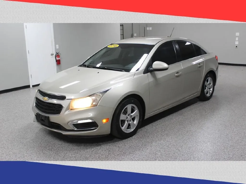 2016 Chevrolet Cruze 2LT Auto (1G1PE5SB8G7) with an 1.4L L4 DOHC 16V TURBO engine, 6-Speed Automatic transmission, located at 5170 N La Cholla Blvd, Tucson, AZ, 85705, (520) 989-0282, 32.228245, -111.011742 - Are you looking for the perfect blend of style, efficiency, and affordability for your daily commute or weekend adventures? Look no further than this vibrant 2016 Chevrolet Cruze sedan available at Goliath Auto Sales in Tucson, AZ. With its sleek design and impressive fuel economy, this pre-owned ge - Photo#6