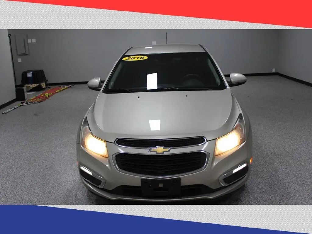 2016 Chevrolet Cruze 2LT Auto (1G1PE5SB8G7) with an 1.4L L4 DOHC 16V TURBO engine, 6-Speed Automatic transmission, located at 5170 N La Cholla Blvd, Tucson, AZ, 85705, (520) 989-0282, 32.228245, -111.011742 - Are you looking for the perfect blend of style, efficiency, and affordability for your daily commute or weekend adventures? Look no further than this vibrant 2016 Chevrolet Cruze sedan available at Goliath Auto Sales in Tucson, AZ. With its sleek design and impressive fuel economy, this pre-owned ge - Photo#7