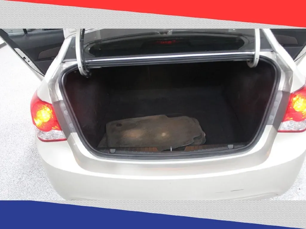 2016 Chevrolet Cruze 2LT Auto (1G1PE5SB8G7) with an 1.4L L4 DOHC 16V TURBO engine, 6-Speed Automatic transmission, located at 5170 N La Cholla Blvd, Tucson, AZ, 85705, (520) 989-0282, 32.228245, -111.011742 - Are you looking for the perfect blend of style, efficiency, and affordability for your daily commute or weekend adventures? Look no further than this vibrant 2016 Chevrolet Cruze sedan available at Goliath Auto Sales in Tucson, AZ. With its sleek design and impressive fuel economy, this pre-owned ge - Photo#22