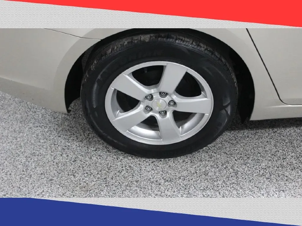 2016 Chevrolet Cruze 2LT Auto (1G1PE5SB8G7) with an 1.4L L4 DOHC 16V TURBO engine, 6-Speed Automatic transmission, located at 5170 N La Cholla Blvd, Tucson, AZ, 85705, (520) 989-0282, 32.228245, -111.011742 - Are you looking for the perfect blend of style, efficiency, and affordability for your daily commute or weekend adventures? Look no further than this vibrant 2016 Chevrolet Cruze sedan available at Goliath Auto Sales in Tucson, AZ. With its sleek design and impressive fuel economy, this pre-owned ge - Photo#29