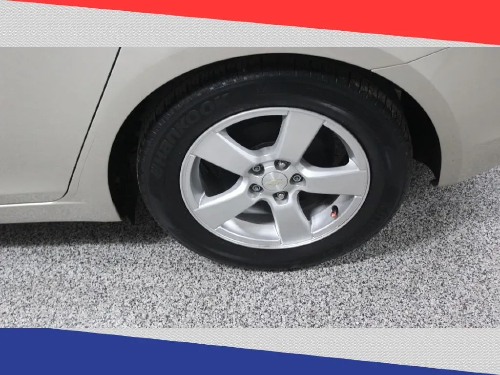 2016 Chevrolet Cruze 2LT Auto (1G1PE5SB8G7) with an 1.4L L4 DOHC 16V TURBO engine, 6-Speed Automatic transmission, located at 5170 N La Cholla Blvd, Tucson, AZ, 85705, (520) 989-0282, 32.228245, -111.011742 - Are you looking for the perfect blend of style, efficiency, and affordability for your daily commute or weekend adventures? Look no further than this vibrant 2016 Chevrolet Cruze sedan available at Goliath Auto Sales in Tucson, AZ. With its sleek design and impressive fuel economy, this pre-owned ge - Photo#30